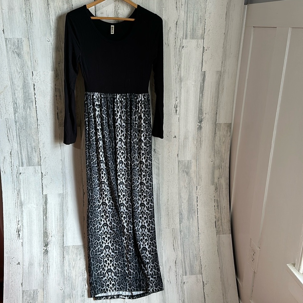 FF52 top black  bottom leopard print gray black white grecerelle small sm s
